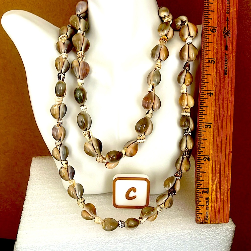 Cowrie Shell/SeaSnail Shell Mix Necklace Market - Picture 6 of 9